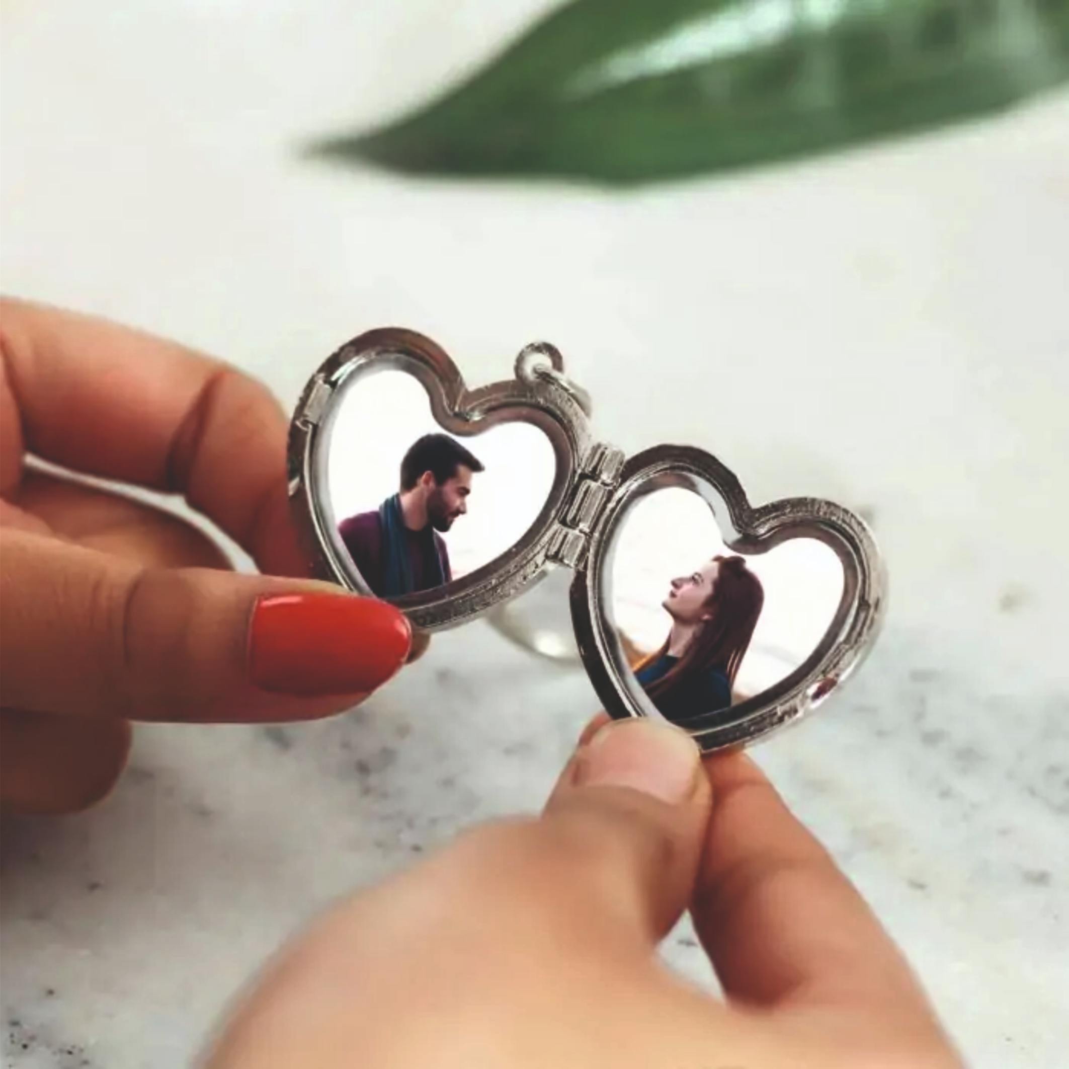 K19  2 Side Metal Heart Sep Book Romantic Personalized Photo Keychain