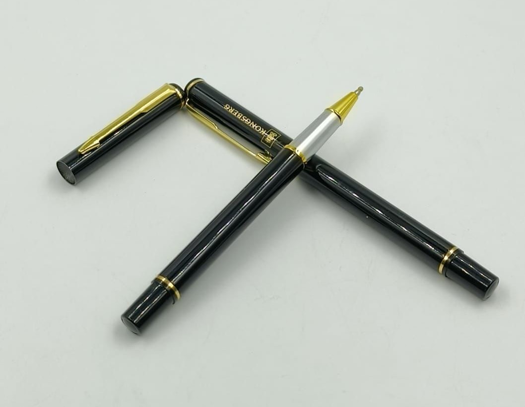 P10 Black with Gold Pen